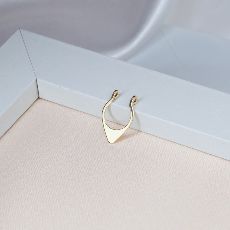 Gold Fake Septum Ring | Stilvoller und trendiger künstlicher Körperschmuck | BenittaMoko